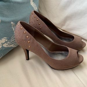 Studded peep toe heels Naturalizer size 7M🔥